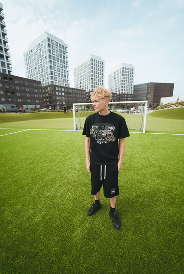BLACK T-SHIRT