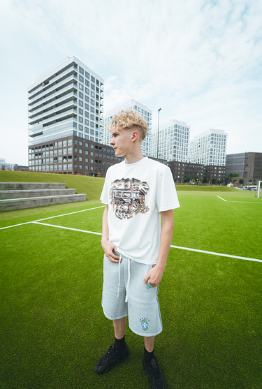WHITE T-SHIRT